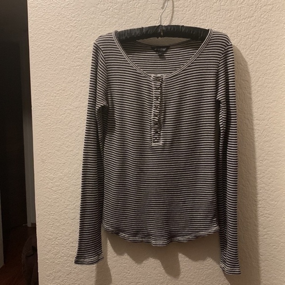 Lucky Brand medium long sleeve top - Picture 3 of 8